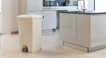 CONTENEDOR POLARIS 90LT.TAPA AMARILLA+PEDAL+RUEDAS